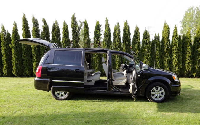 Chrysler Town &amp; Country cena 52500 przebieg: 167300, rok produkcji 2013 z Kraków małe 704